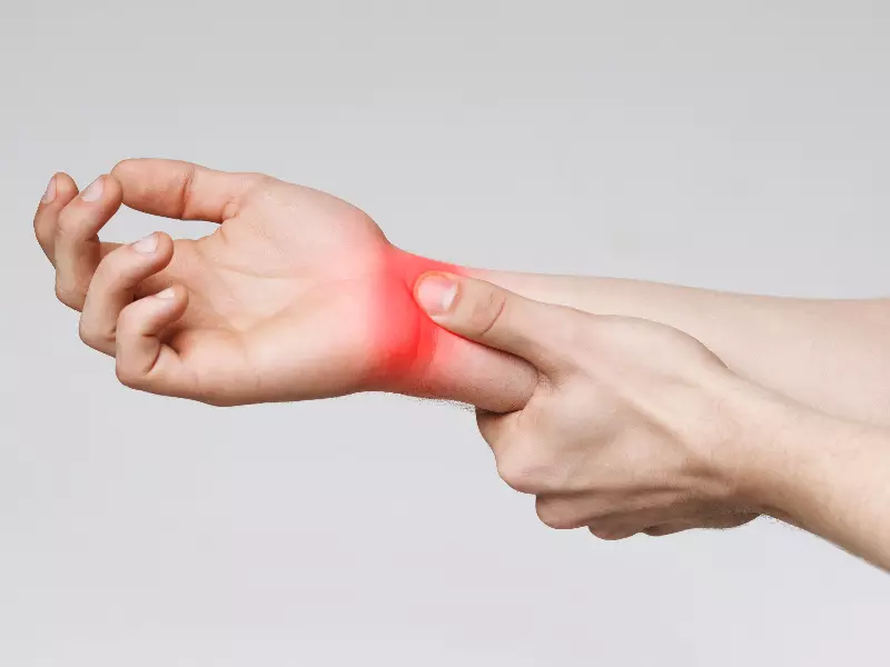 Wrist pain from carpal tunnel syndrome